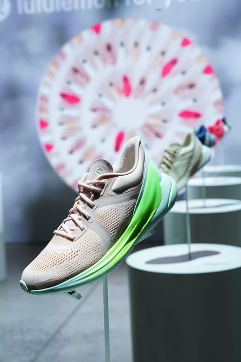 入手困難☆新品未使用　ルルレモン　スコート ウィメンズ スカート 【ルルレモン公式｜lululemon Japan】