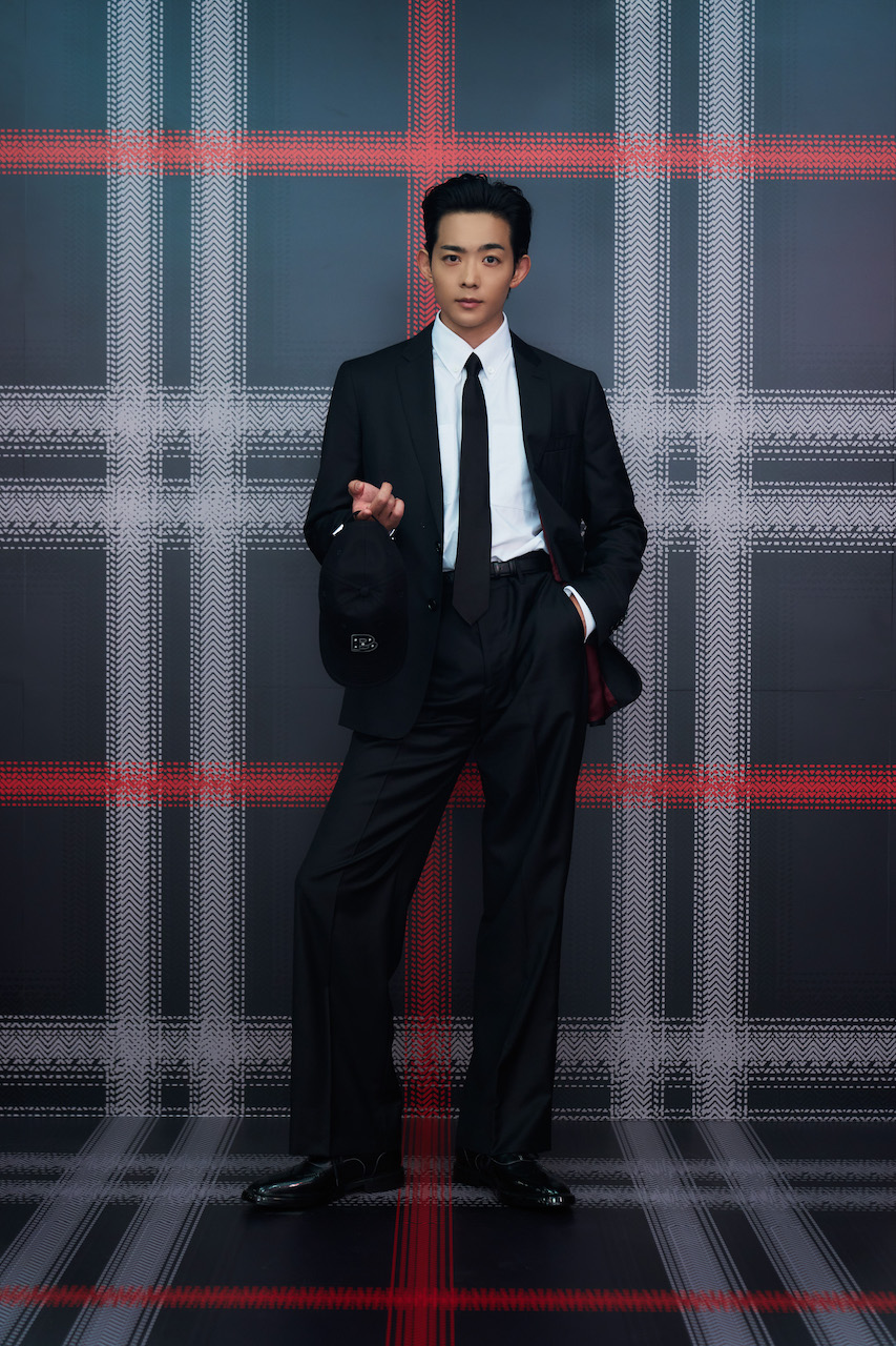 バーバリー」と「ポップトレーディングカンパニー」のコラボ発売記念