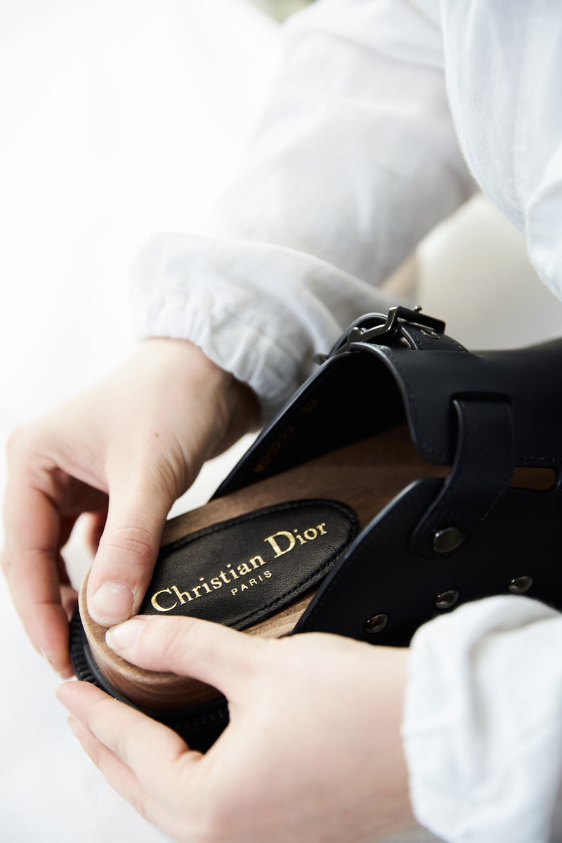【どんなコーデにも♡】Dior★ロゴ入り ラム サンダル 一気に最旬オーラをまとえる「ディオール」の超軽量サンダル