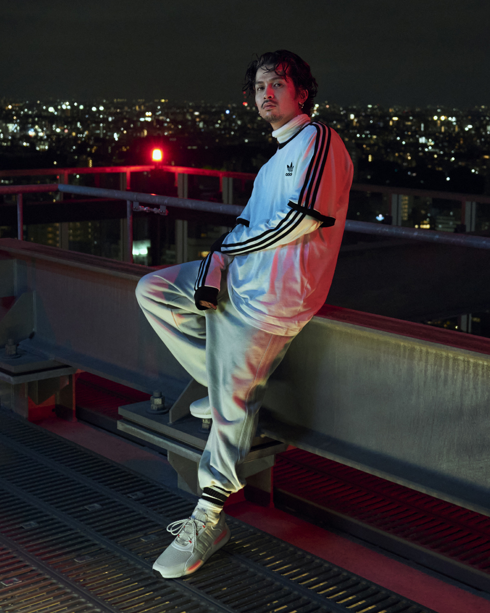 ファッションの adidas originals トラックパンツ ベロア 常田大輝