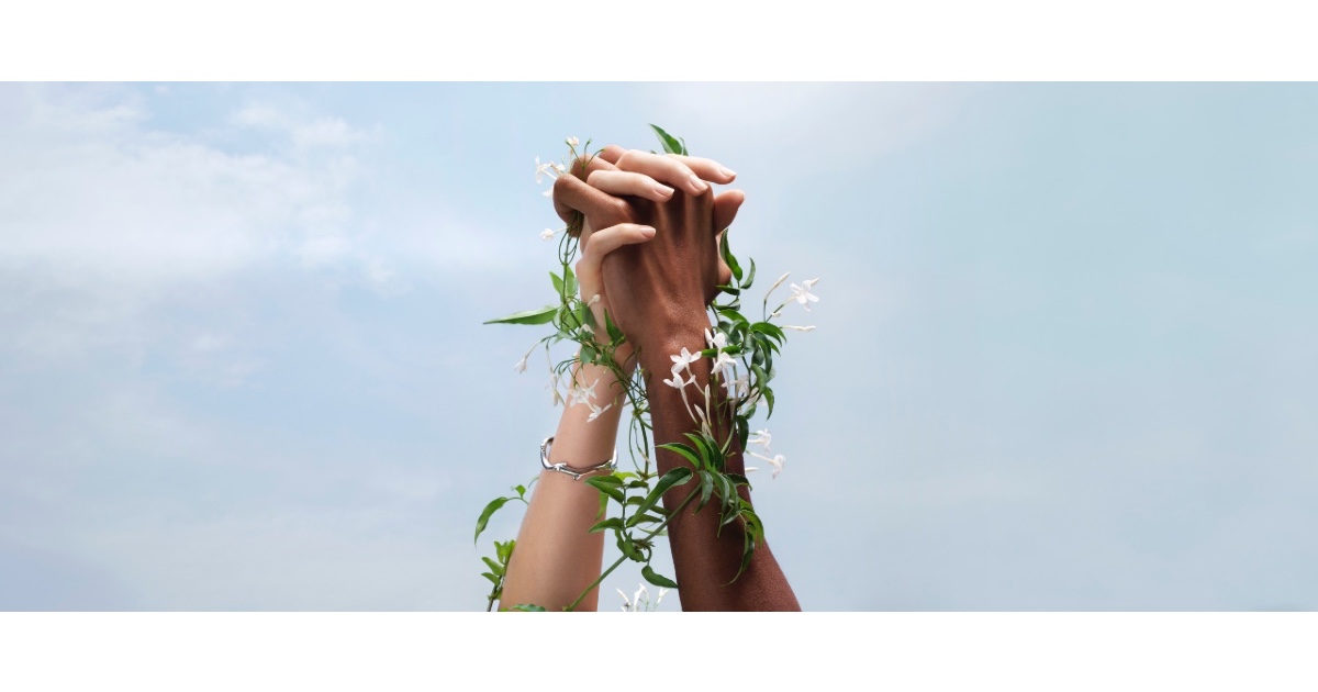 ディオール」が再生型花栽培を中心とする新サステナビリティ計画