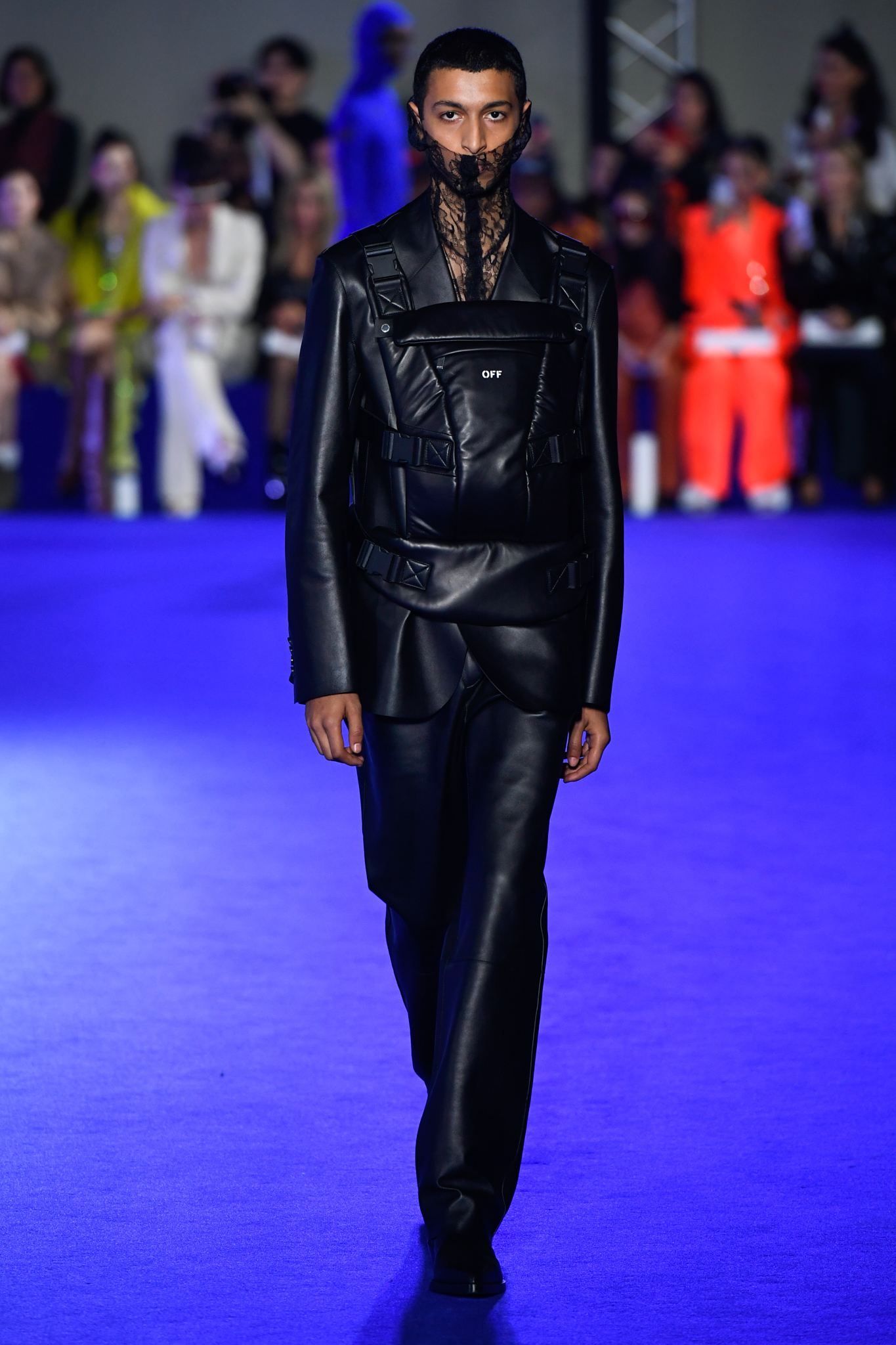 パリコレ波乱の4日目は「オフ-ホワイト」と「クロエ」で社会問題との