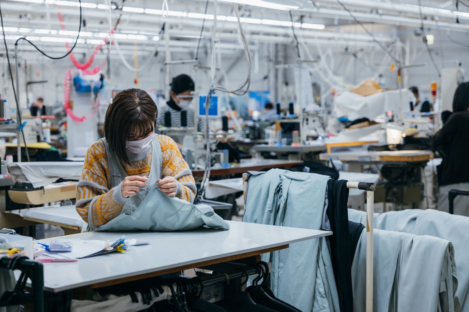TSIの直営工場であるTSIソーイング宮崎も中・小ロット生産に力を入れる   PHOTO：KEISUKE ONO 