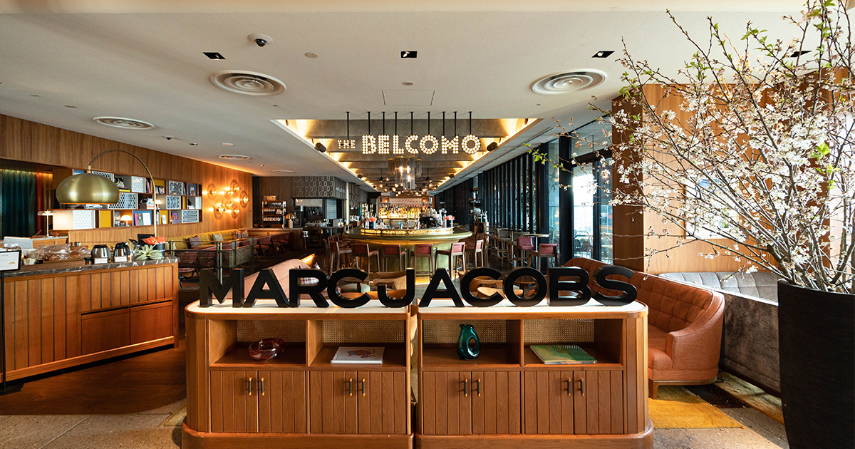 マーク ジェイコブス」が期間限定のカフェを東京・青山にオープン