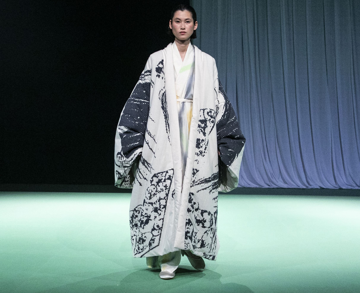 山口壮大＆文化学生が渋谷でショー、100年の服飾史をアーカイブで構成