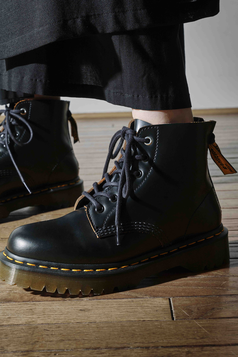 新品 オマケ付き！】Dr.Martens ドクターマーチン 6ホール | comonuevo