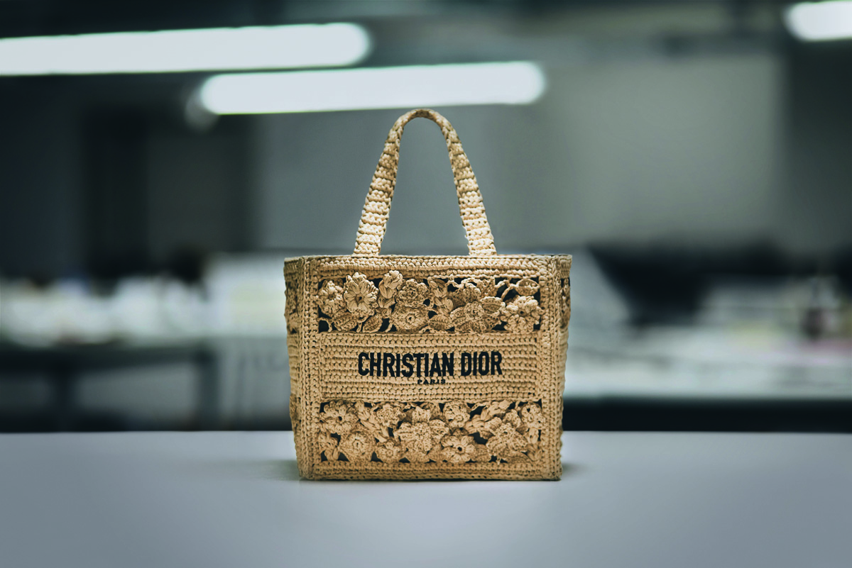 【ラフィアで夏らしさ満点デザイン♡】DIOR スモールバッグ ラフィア 2024 SS(春夏) Dior(ディオール) バッグ・カバン