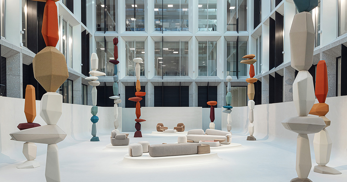 ロロ・ピアーナ」がアンデス山脈の石積みを廃棄素材で再現 「ミラノ