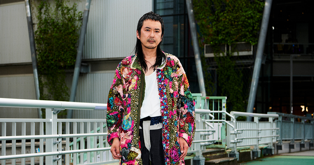 山本寛斎が惚れ込んだ服飾芸術家、山崎良太 ハンドメードの圧倒的な