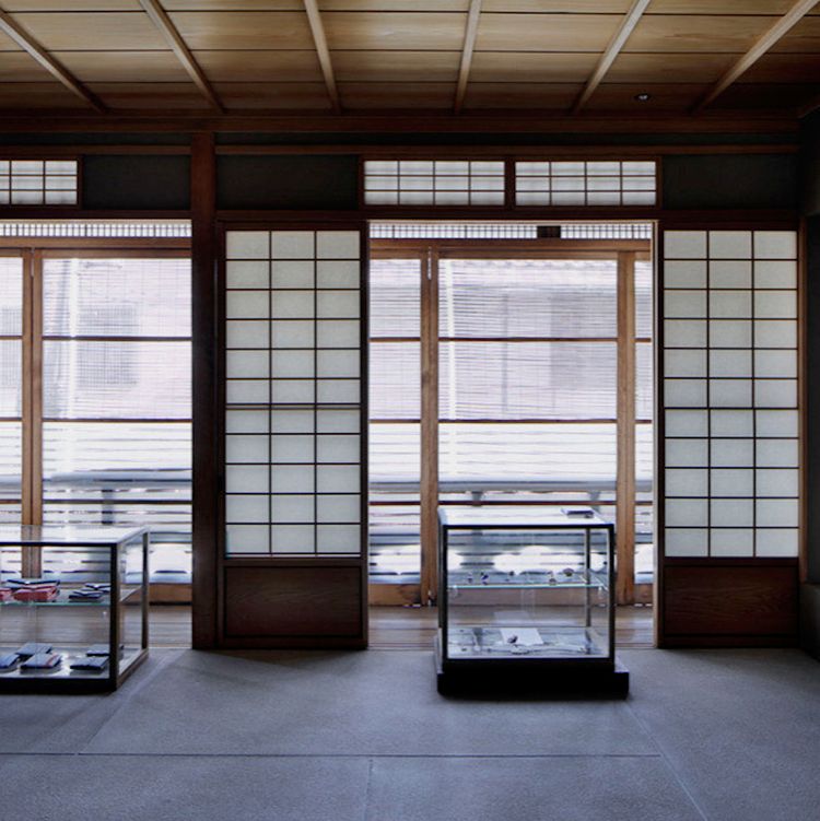 「アニエスべー」が京都・祇園で「ダムダム」の関西初ポップアップ 先行発売も - WWDJAPAN
