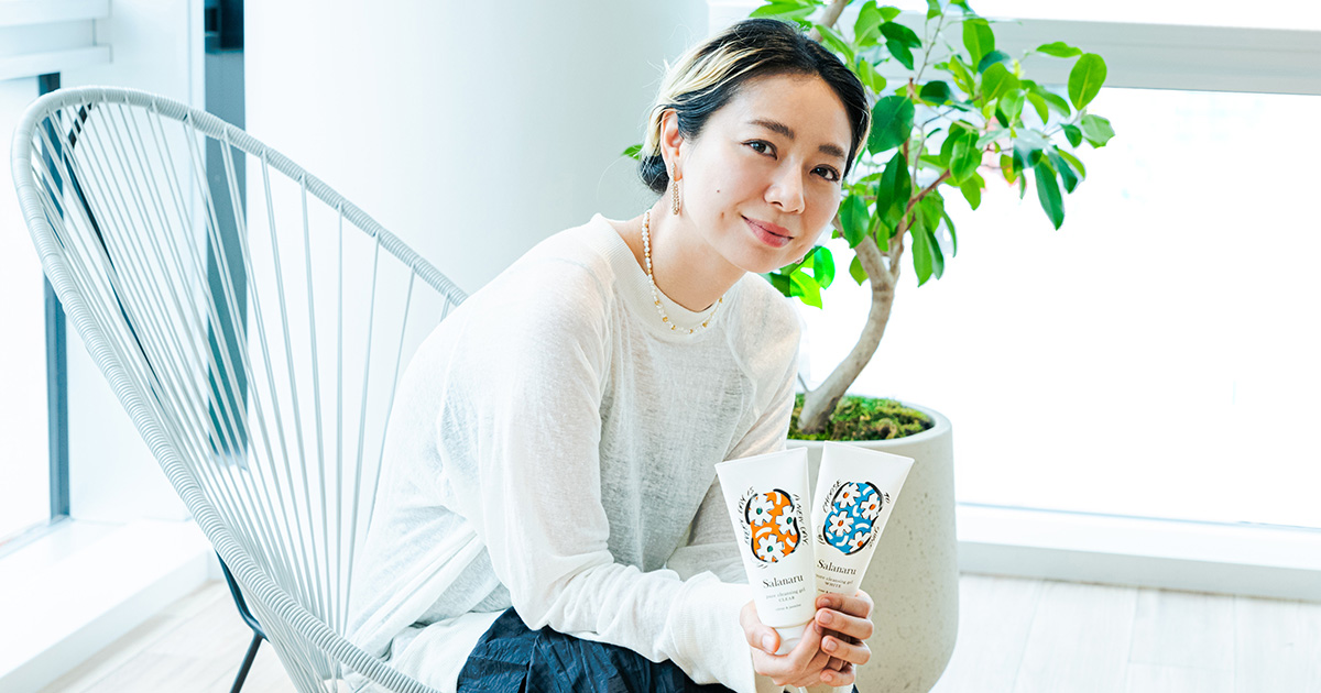注目の絵描きリーイズミダとの初コラボ　“共感”から生まれた「サラナル」限定パッケージ
