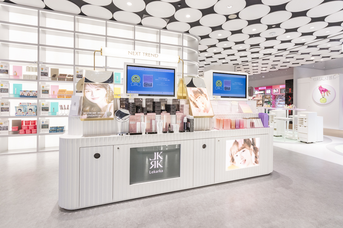 西日本最大級「アットコスメ」大阪旗艦店を一挙公開 500ブランドがほぼ