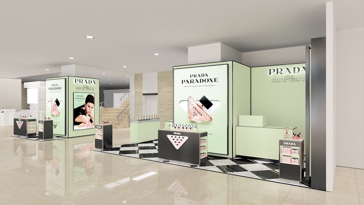 プラダ ビューティ」が新アイコン香水“パラドックス”のポップアップを