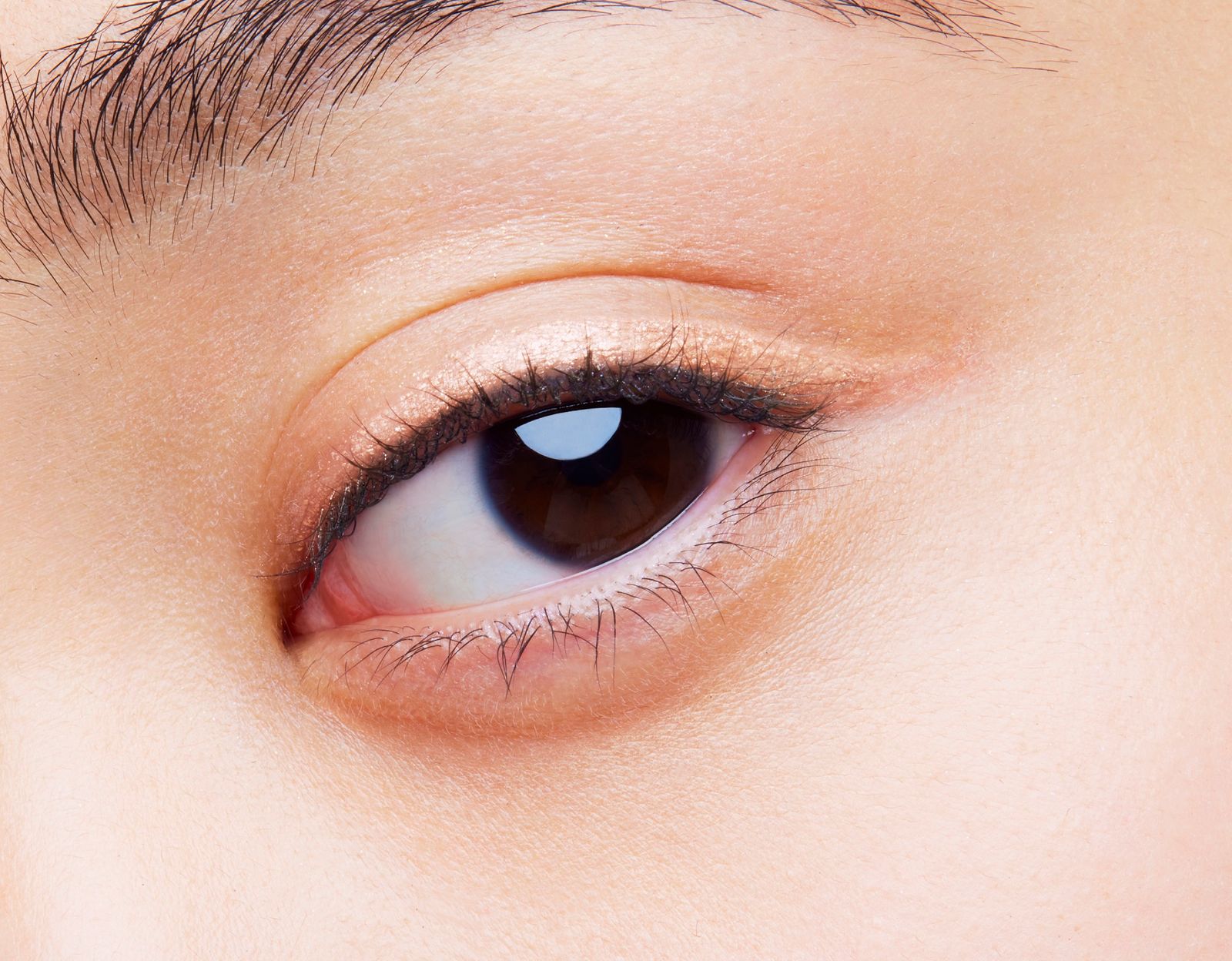 オペラ」が透けるラメ入りリップティントと“グロウ”質感のアイライナー