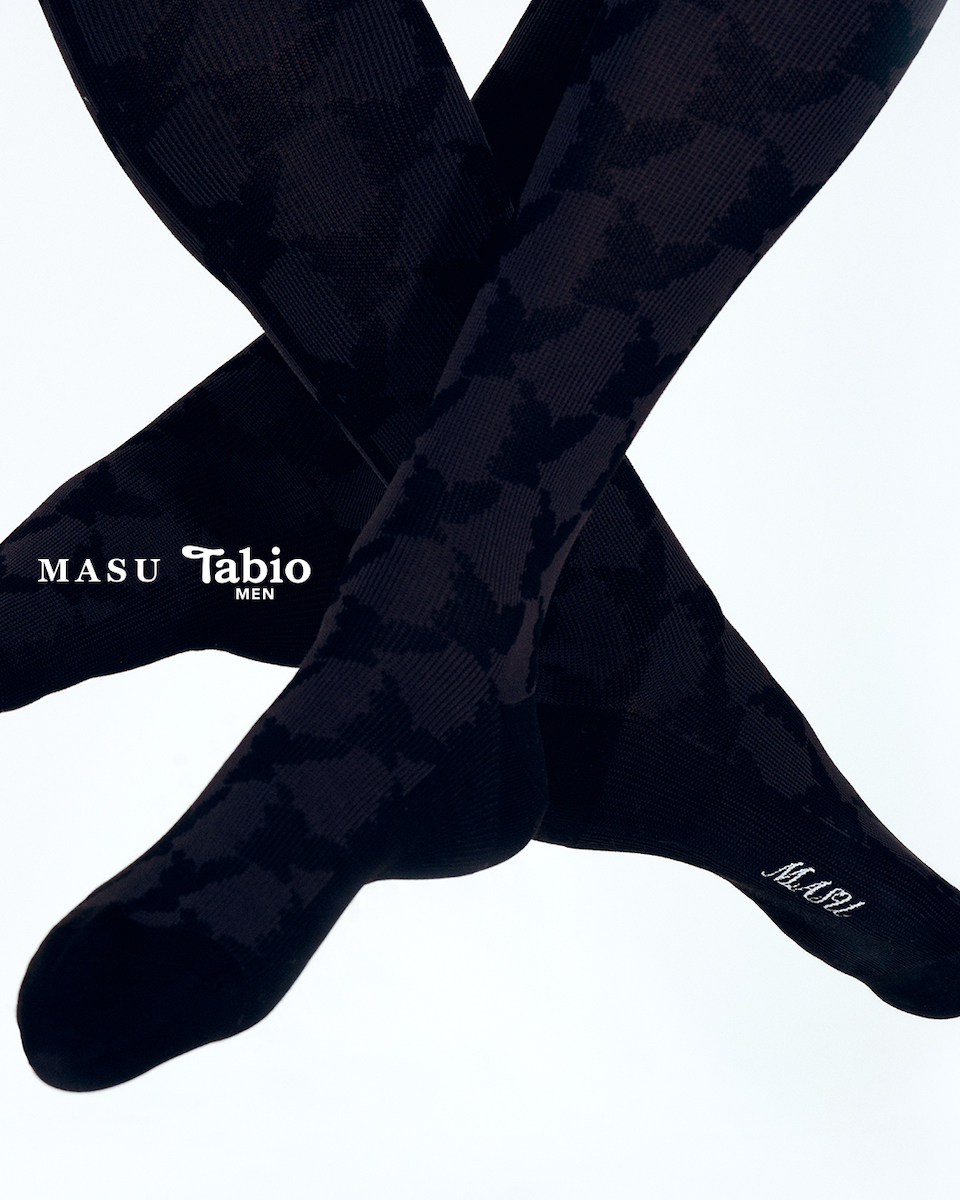 M A S U」と「タビオ メン」のコラボソックスが発売 天使のよう