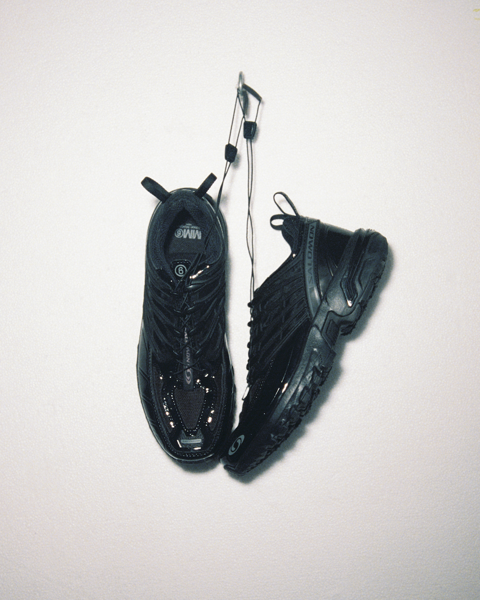 エムエム6 メゾン マルジェラ」と「サロモン」のコラボシューズ