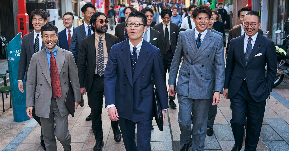 1位は、【スナップ】東京・浅草で「背広散歩」 紳士70人超がスーツ