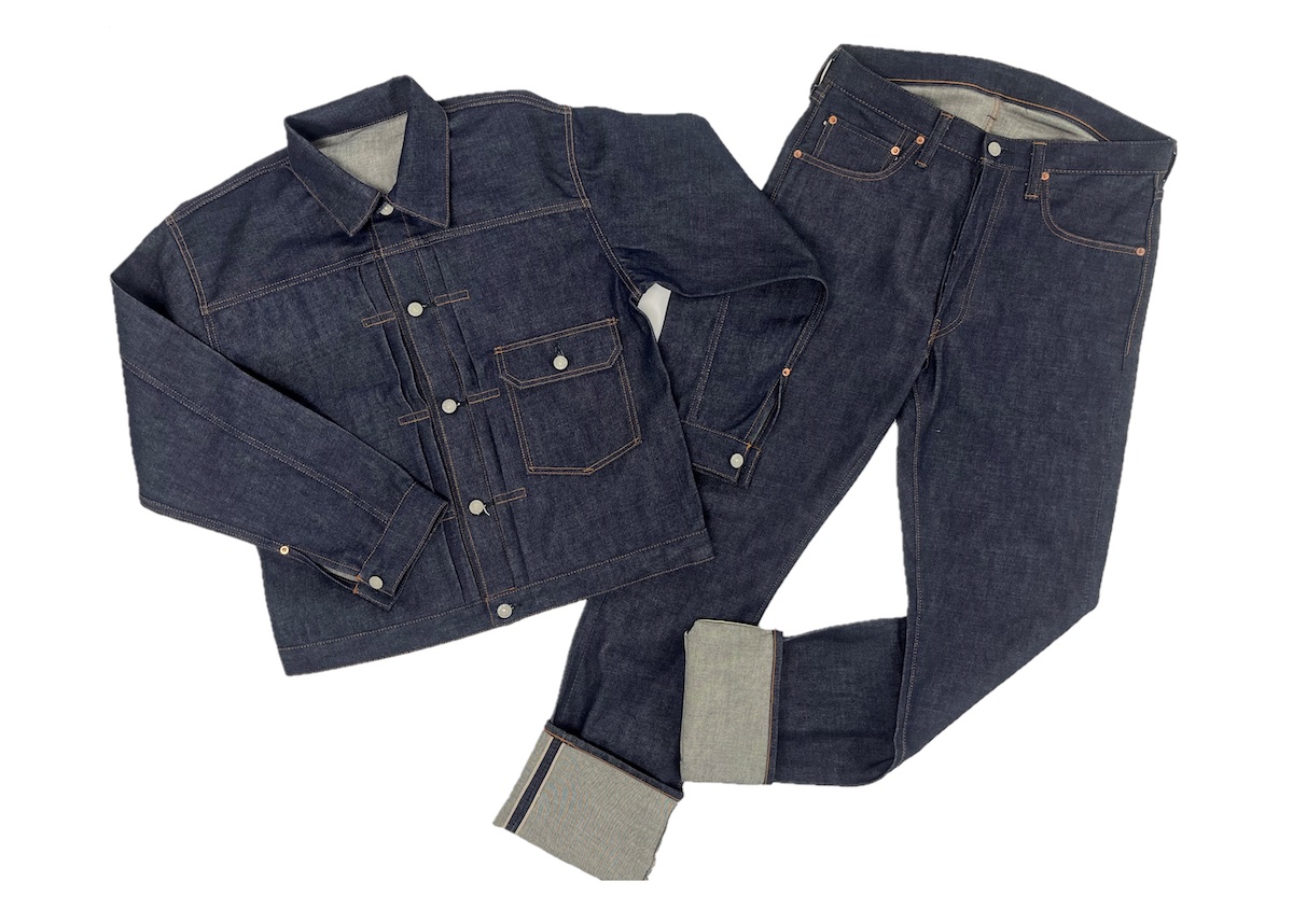 岡山県生まれのデニムブランド「ムニ」のジャケット（11万円）とパンツ（9万9000円）は、世界的にも希少な旧式織機で生地を織っている
