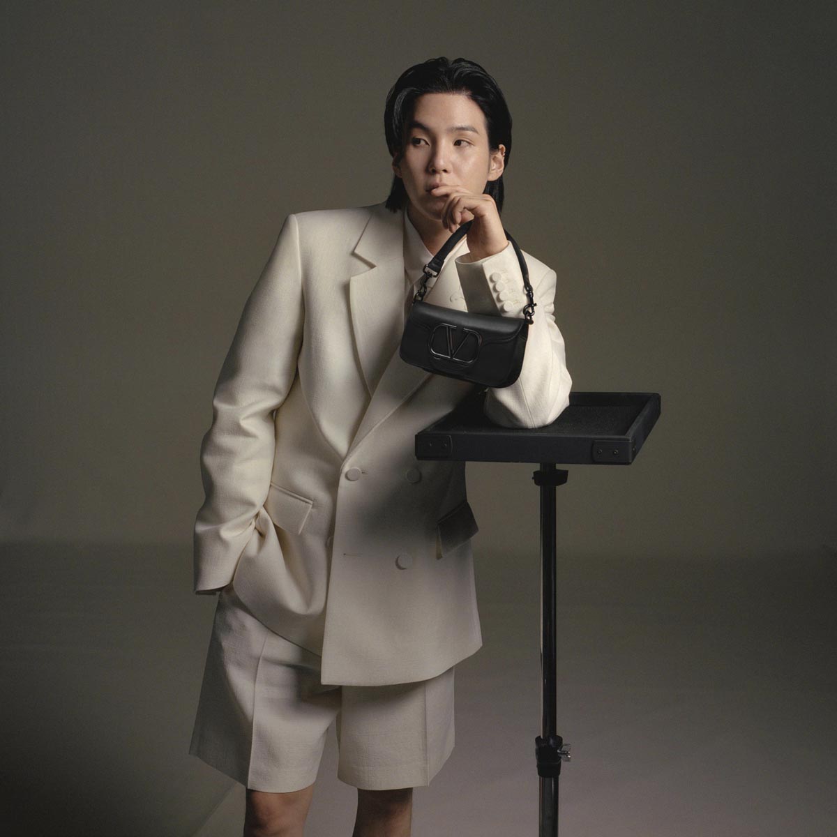 BTSのSUGAが「ヴァレンティノ」メンズコレクションの新キャンペーンに