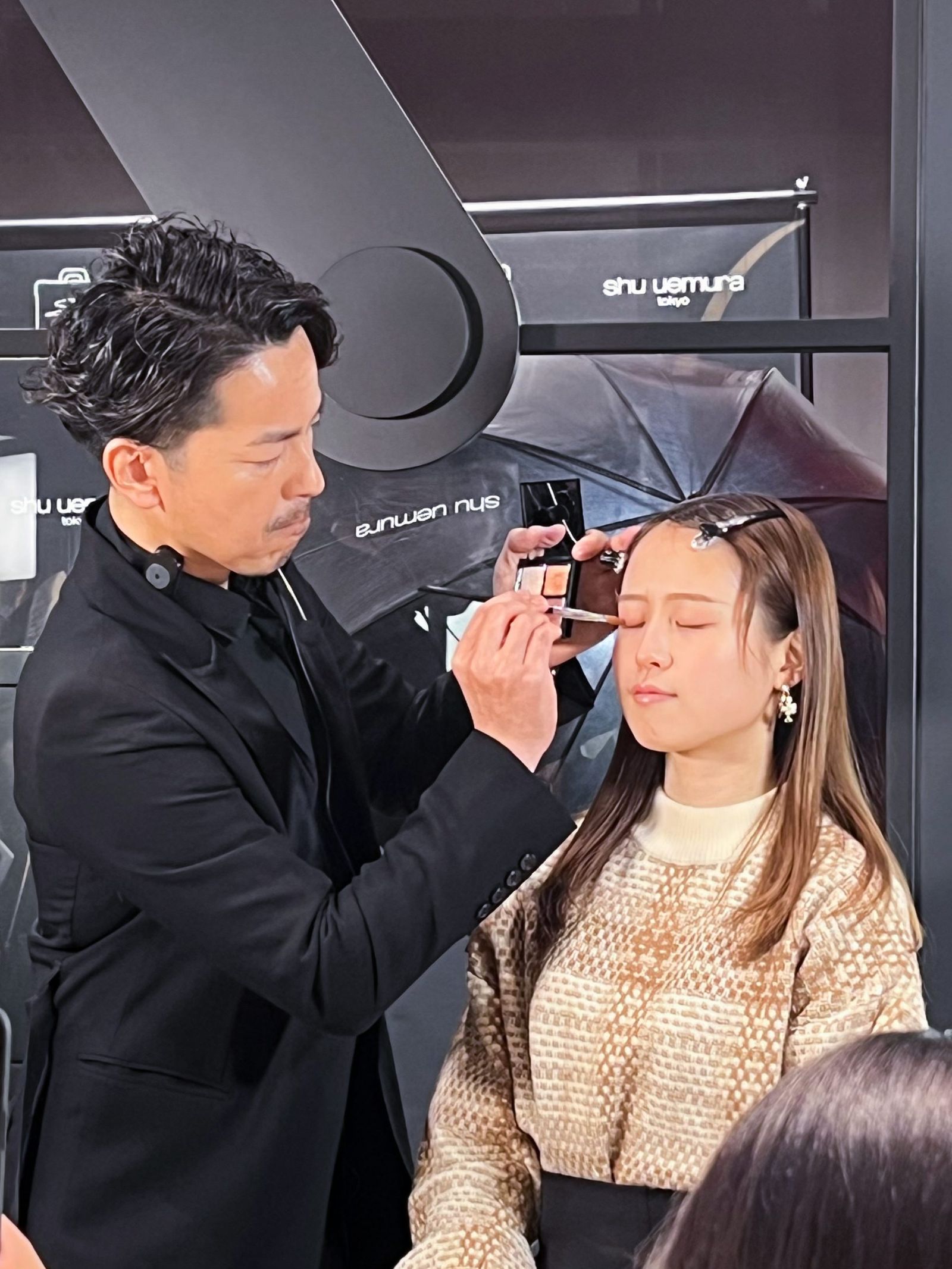 シュウ ウエムラ」2024年春コレ“アート オブ ティー”の世界観を堪能