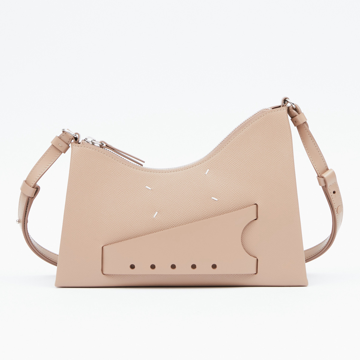 MaisonMargielaスナッチト ホーボー スモール メゾン マルジェラ」から新作バッグ“スナッチト ホーボー” オンライン