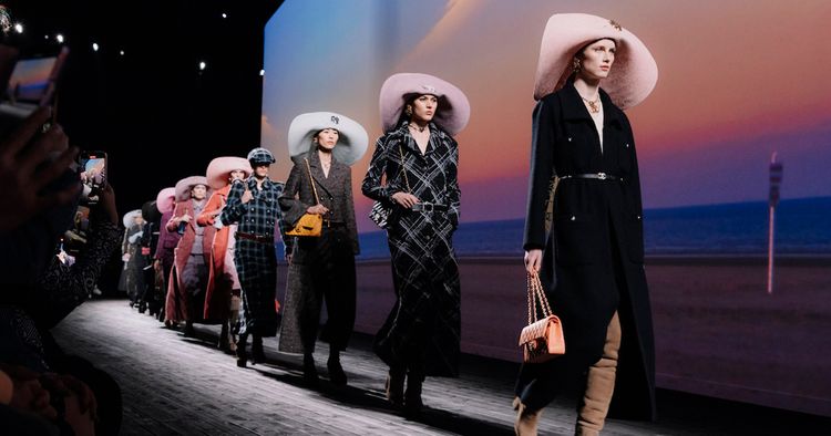 希少PRADAコラボ シルクセットアップ 良かれ 