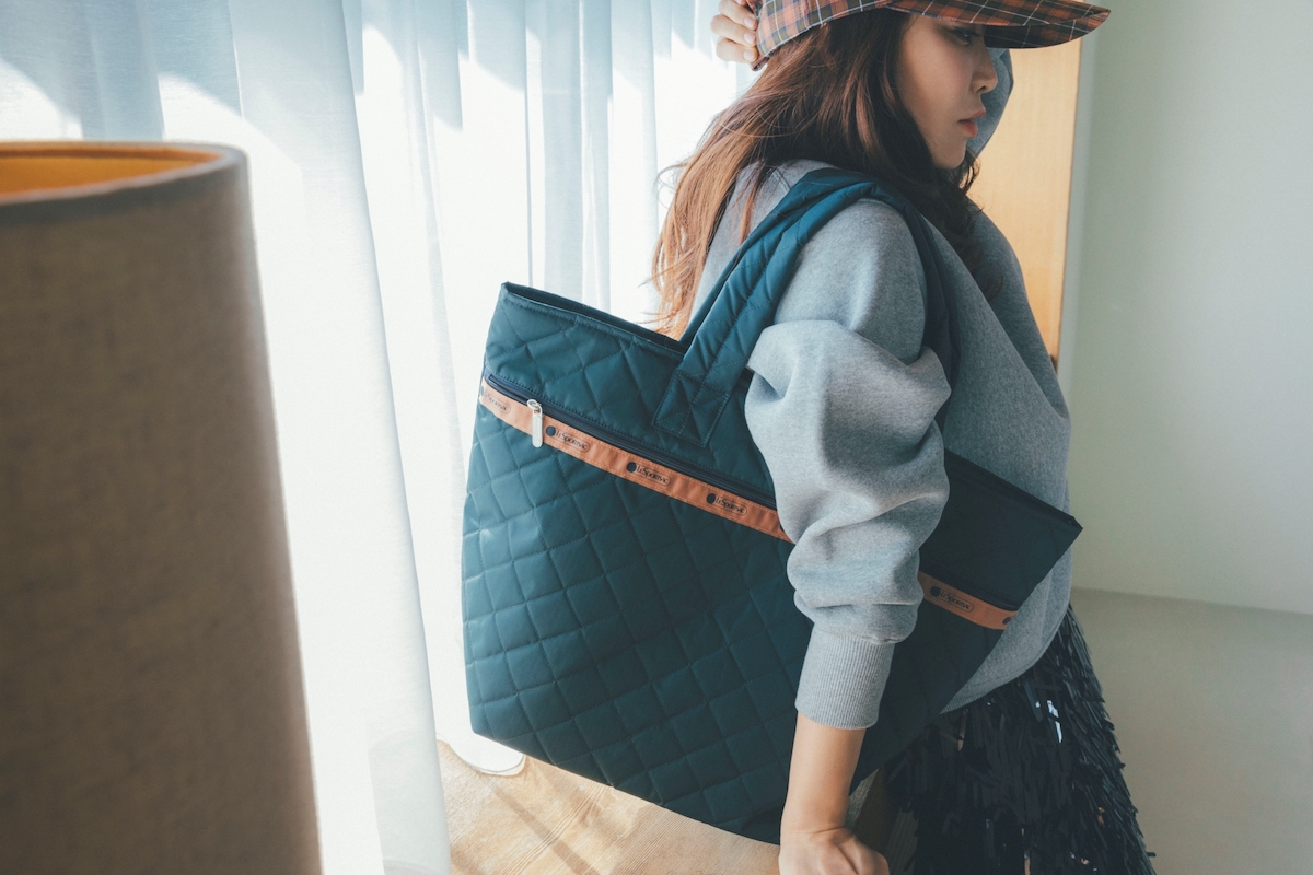 未使用　LeSportsac レスポートサック トートバッグ 神崎恵さんコラボ レスポートサック×神崎恵コラボ第2弾、おしゃれで機能的なポーチ