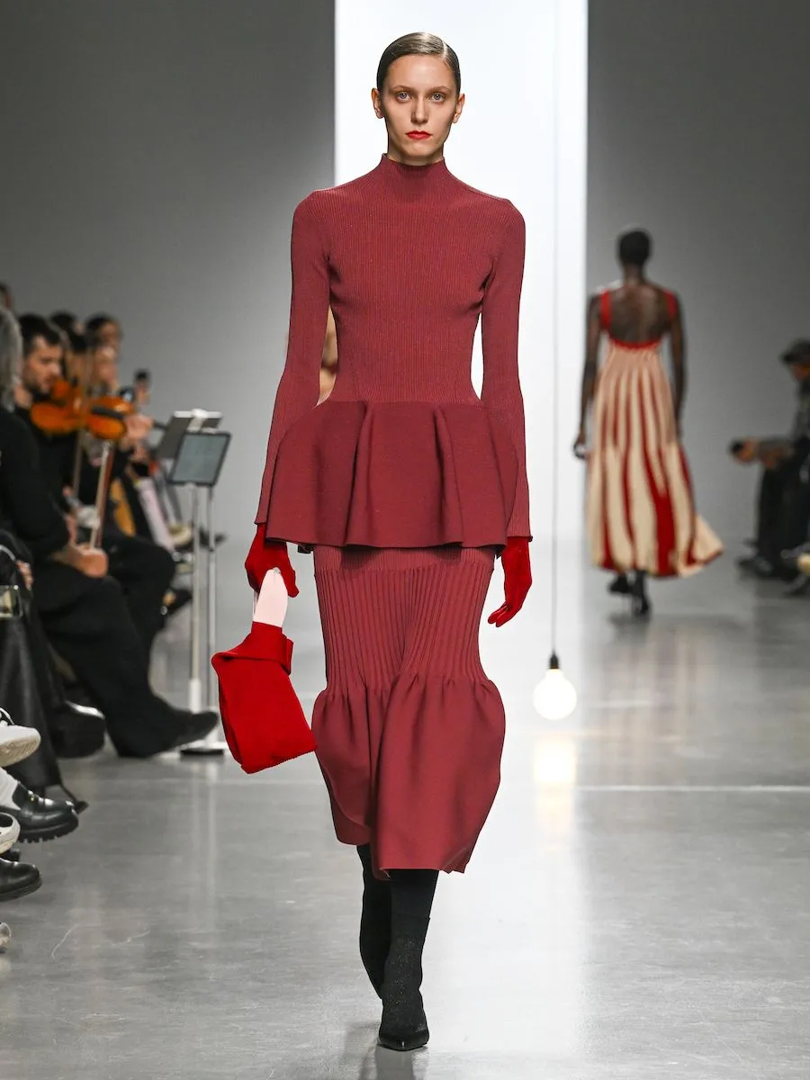 2024-25年秋冬パリコレ開幕　「CFCL」が公式で初のランウエイショー開催