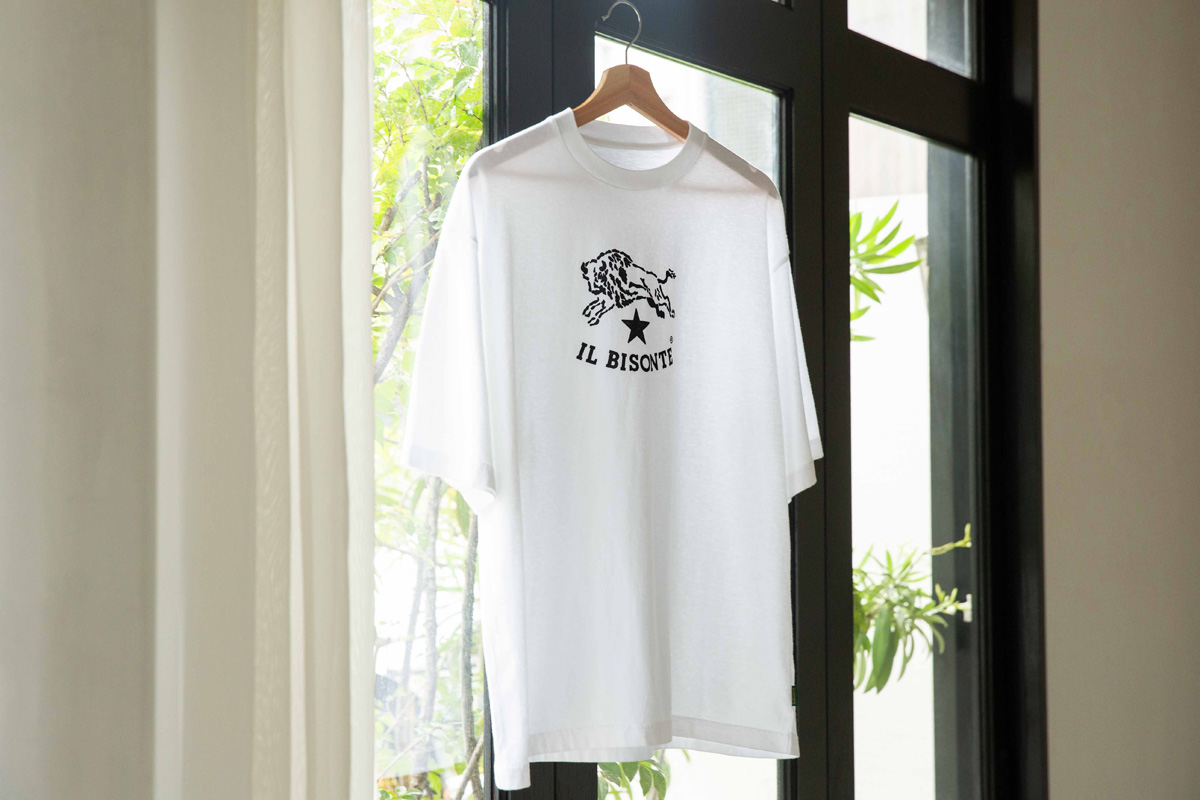 イタリア発バッグブランドの「イル ビゾンテ」がロゴTシャツを発売