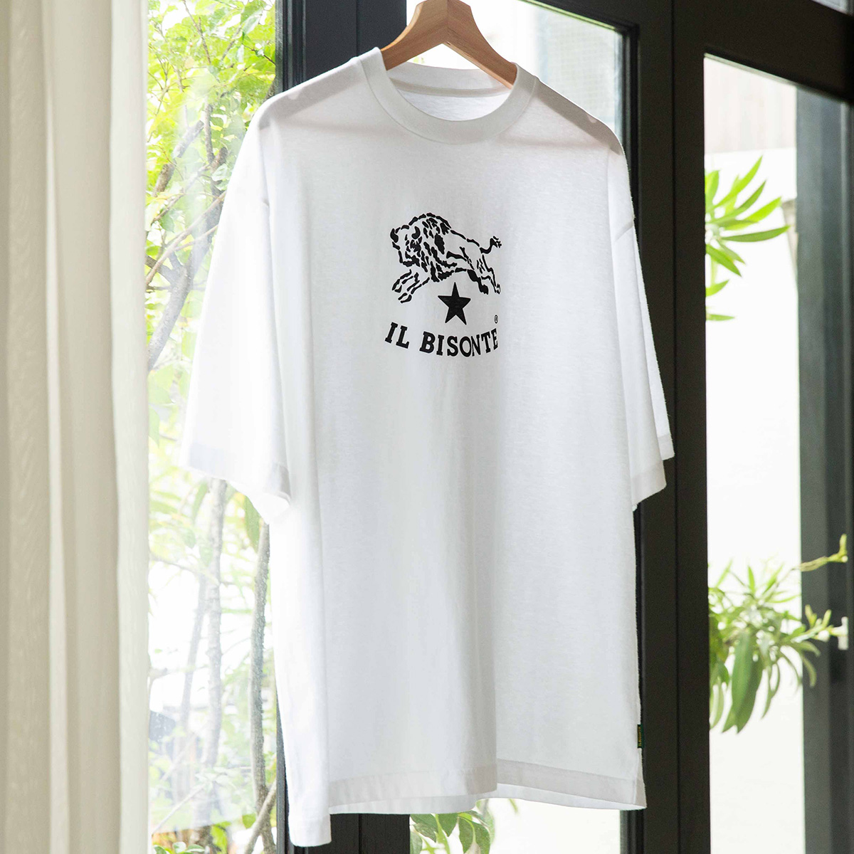 伊発「イル ビゾンテ」からロゴTシャツ 前面にバイソンをレイアウト 