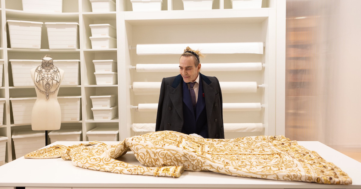 【極美品】ジョン ガリアーノ　ドレープコート 立体フォルム　個性派デザイン　M ガリアーノOG.jpg