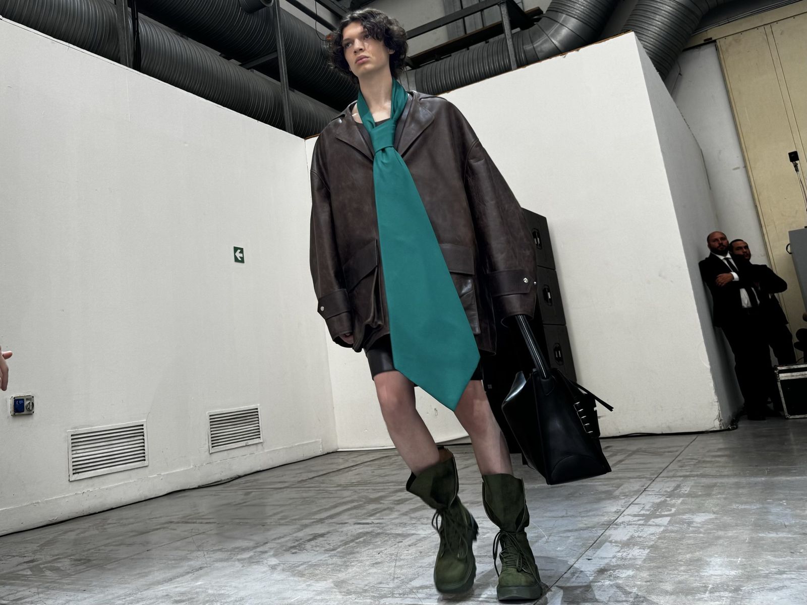 ど*ゃ様 【新品未使用】 JWアンダーソン 25SS コンバットブーツ 41 2 ど*ゃ様 【新品未使用】 JWアンダーソン 25SS コンバットブーツ