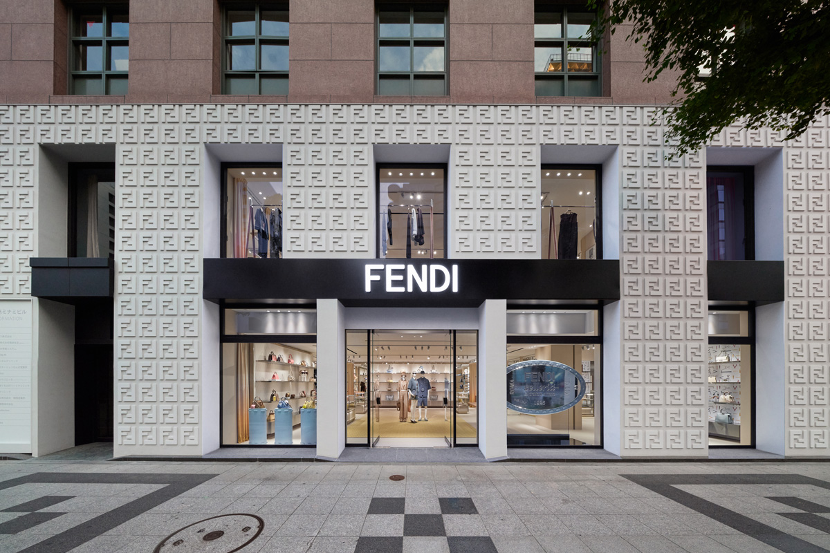 「フェンディ」が大阪店を移転オープン