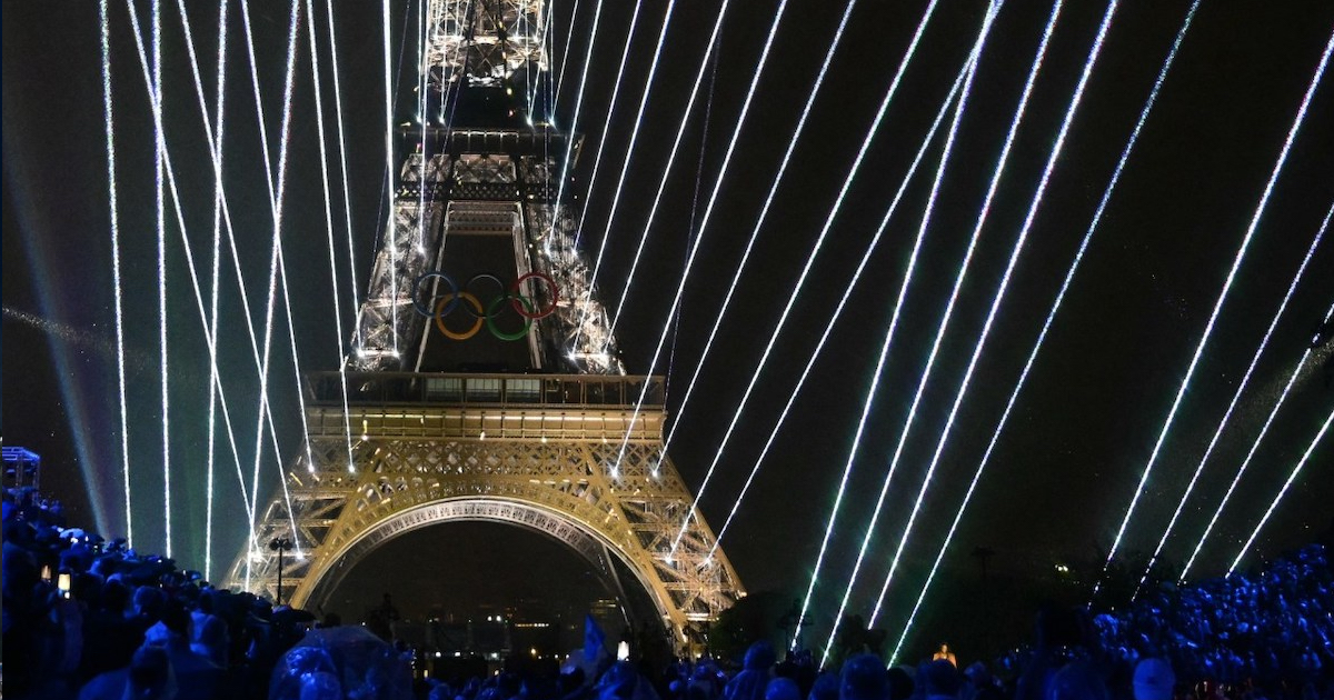 パリオリンピックフォロー割　Parisパリ　エッフェル塔とアレクサンドル3世橋 世界遺産】パリ・アレクサンドル3世橋｜セーヌ川に架かる