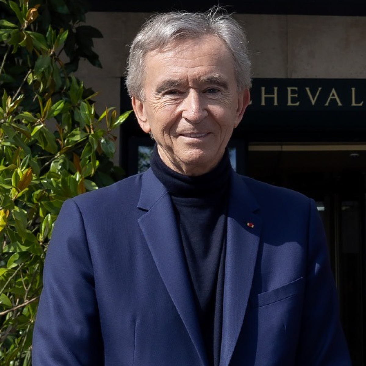 LVMHのアルノー会長、競合リシュモンの少数株主に 一族の投資会社