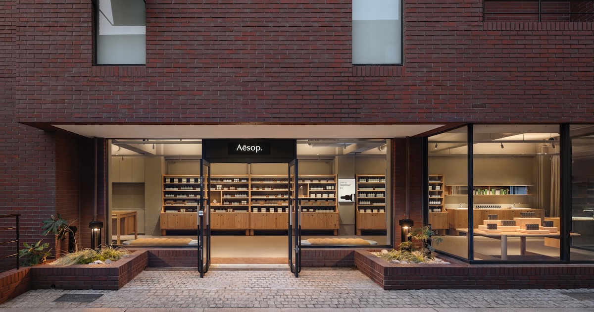 イソップ」南青山店が移転オープン 顔に商品を塗布しながら体験できる