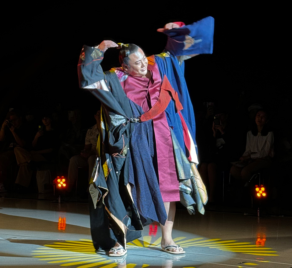 東コレに10連ツッコミ“なんでやテン！” 2025年春夏興行 - WWDJAPAN