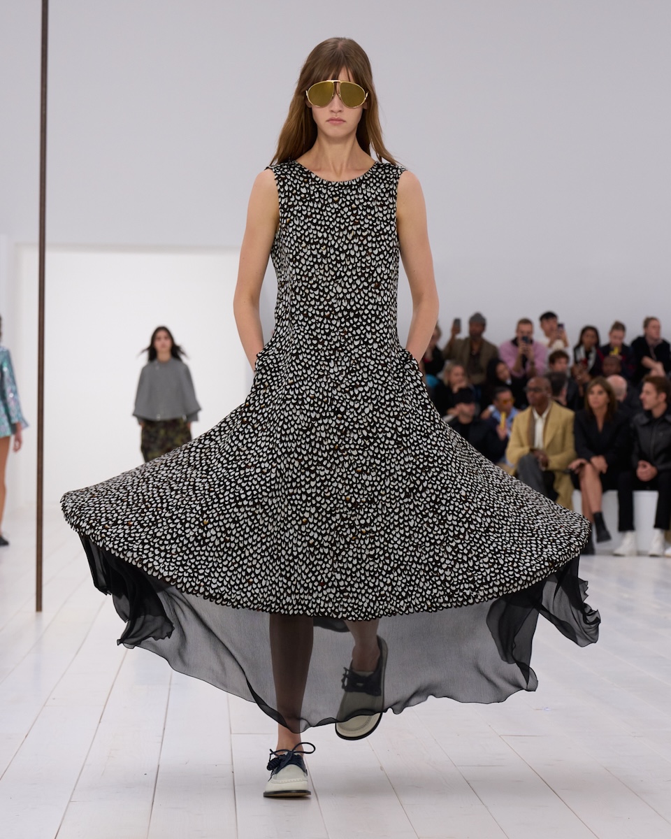 シルエットの探求を続ける「ロエベ」 削ぎ落とすことで見い出した