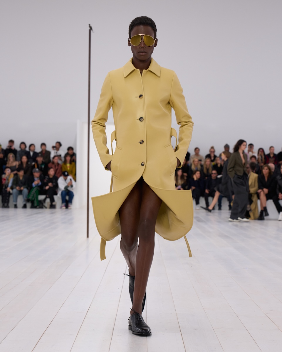 シルエットの探求を続ける「ロエベ」 削ぎ落とすことで見い出した シルエットの探求を続ける「ロエベ」 削ぎ落とすことで見い出した