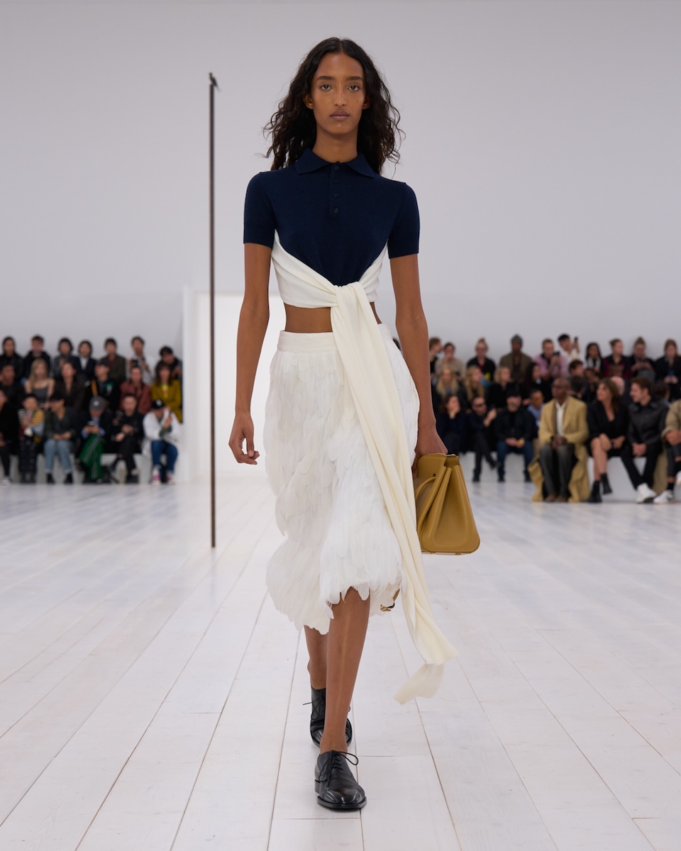 シルエットの探求を続ける「ロエベ」 削ぎ落とすことで見い出した