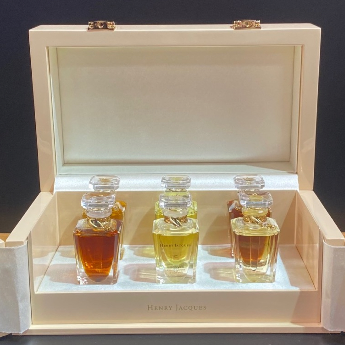 【未開封新品】シナリー　パルファンデュモンド　パルロゼ　パルヴェー 2本セット サロン ド パルファン 2024」が開幕 内覧会で見つけた目玉ブランド3選