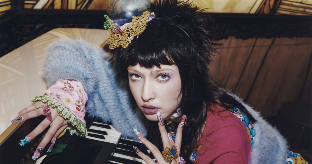 今週号の表紙を飾った「デイズインシェル」デザイナー、メイベン