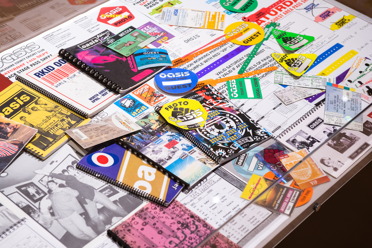 オアシスの「リヴ・フォーエヴァー: Oasis 30周年特別展」が