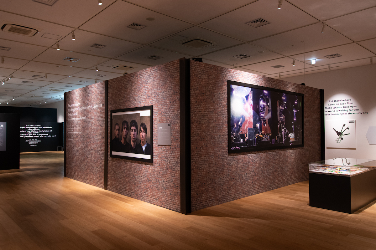オアシスの「リヴ・フォーエヴァー: Oasis 30周年特別展」が