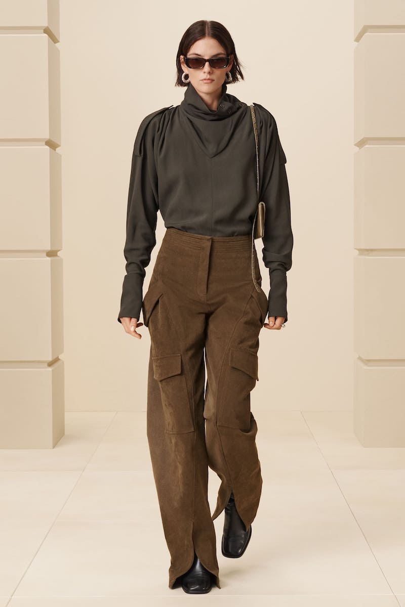 クロップド丈ナイロンパーカ 「ZARA SRPLS」コレクション ZARA】実用性とラグジュアリーさを兼ね備えたZARAの人気