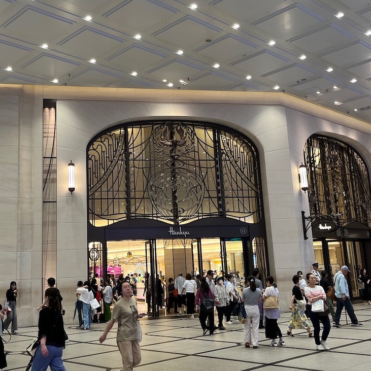 阪急うめだ本店コンコースの