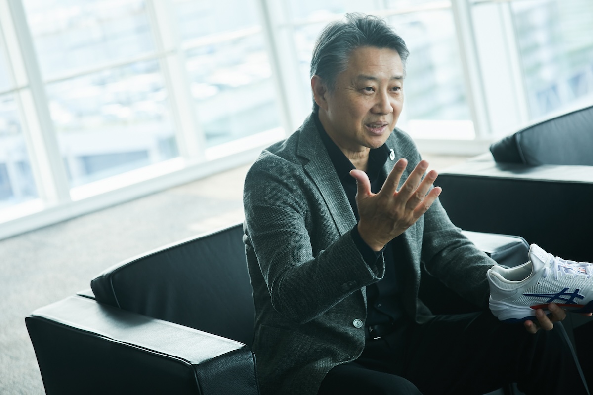 アシックス富永満之社長、好調導くデジタル経営 「強みに特化し機能性