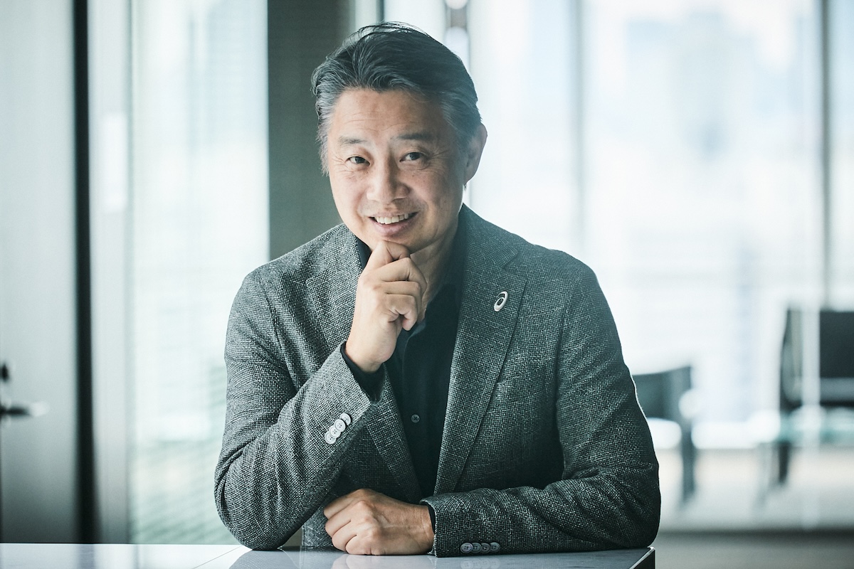 アシックス富永満之社長、好調導くデジタル経営 「強みに特化し機能性