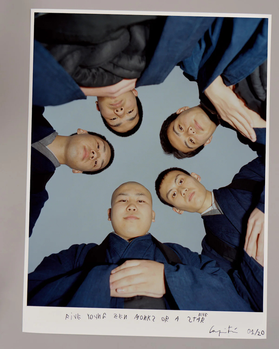 アーティストのココ・カピタンが写真集の発売を記念してドーバー