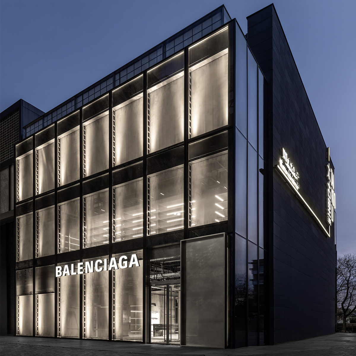 バレンシアガ」がブランド史上最大規模の店舗を中国・北京にオープン